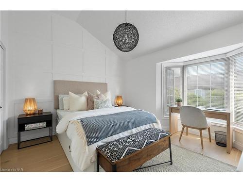 72-3480 Upper Middle Road, Burlington, ON - Indoor Photo Showing Bedroom