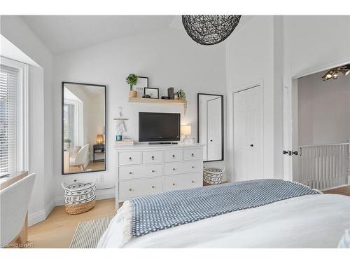 72-3480 Upper Middle Road, Burlington, ON - Indoor Photo Showing Bedroom