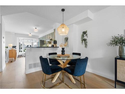 72-3480 Upper Middle Road, Burlington, ON - Indoor Photo Showing Dining Room