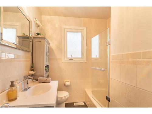 163 Camrose Avenue, Welland, ON - Indoor Photo Showing Bathroom