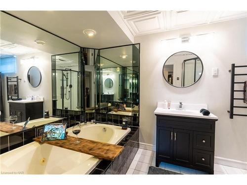 163 Camrose Avenue, Welland, ON - Indoor Photo Showing Bathroom