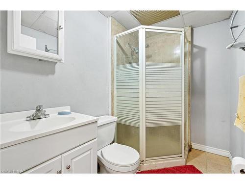 6495 Malibu Drive, Niagara Falls, ON - Indoor Photo Showing Bathroom