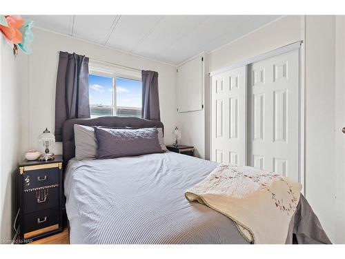 150-3033 Townline Road, Stevensville, ON - Indoor Photo Showing Bedroom