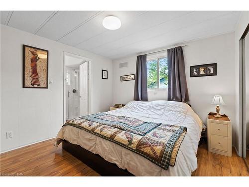 150-3033 Townline Road, Stevensville, ON - Indoor Photo Showing Bedroom