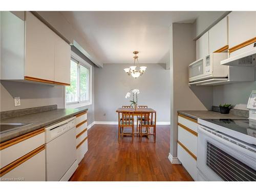 11 Rendale Avenue, St. Catharines, ON - Indoor Photo Showing Kitchen