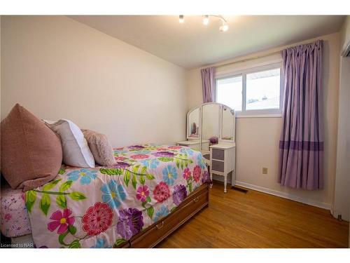 11 Rendale Avenue, St. Catharines, ON - Indoor Photo Showing Bedroom