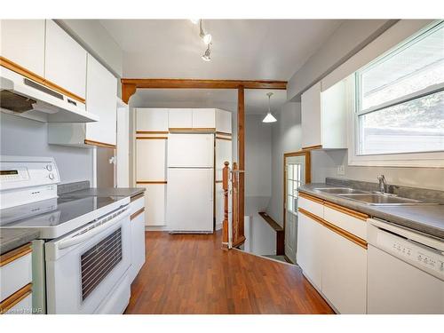 11 Rendale Avenue, St. Catharines, ON - Indoor Photo Showing Kitchen With Double Sink