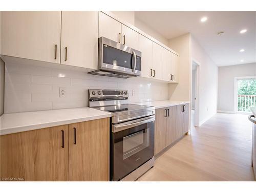 2B-41 St Davids Road West, Thorold, ON - Indoor Photo Showing Kitchen