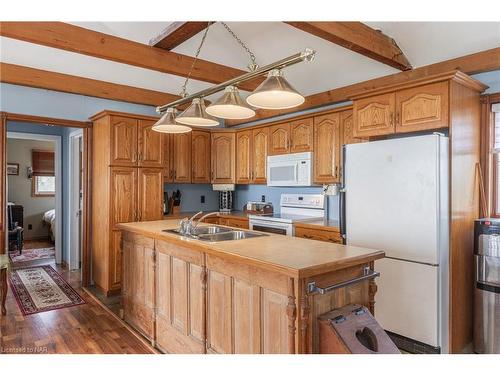 557 Edgewater Place, Dunnville, ON - Indoor Photo Showing Kitchen With Double Sink