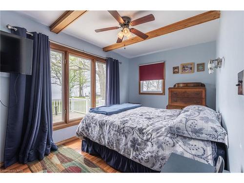 557 Edgewater Place, Dunnville, ON - Indoor Photo Showing Bedroom