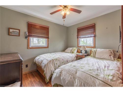 557 Edgewater Place, Dunnville, ON - Indoor Photo Showing Bedroom