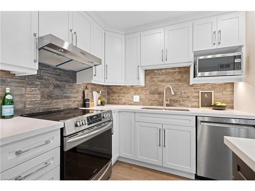 205-70 Main Street, St. Catharines, ON - Indoor Photo Showing Kitchen With Upgraded Kitchen