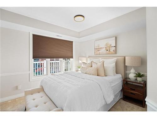 205-70 Main Street, St. Catharines, ON - Indoor Photo Showing Bedroom