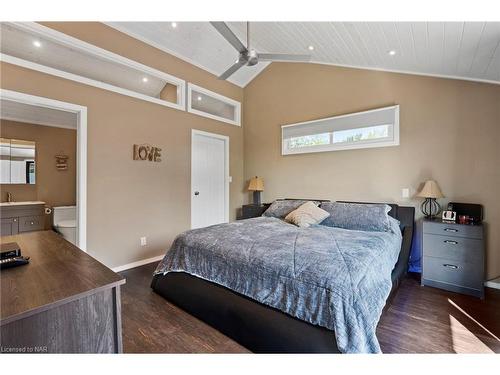 10959 Lakeshore Road, Wainfleet, ON - Indoor Photo Showing Bedroom