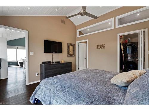 10959 Lakeshore Road, Wainfleet, ON - Indoor Photo Showing Bedroom