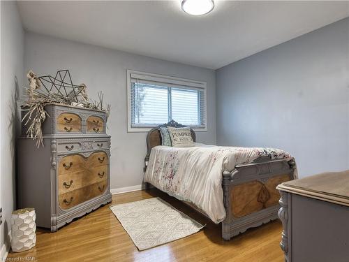 1729 Third St Louth Street, St. Catharines, ON - Indoor Photo Showing Bedroom