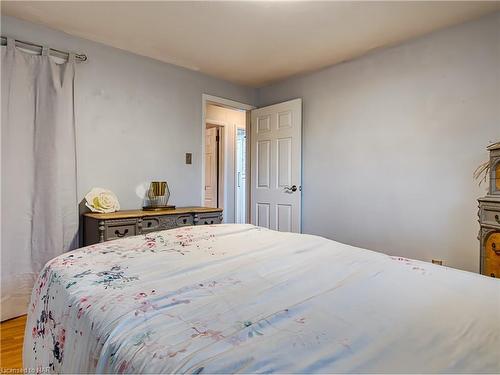 1729 Third St Louth Street, St. Catharines, ON - Indoor Photo Showing Bedroom