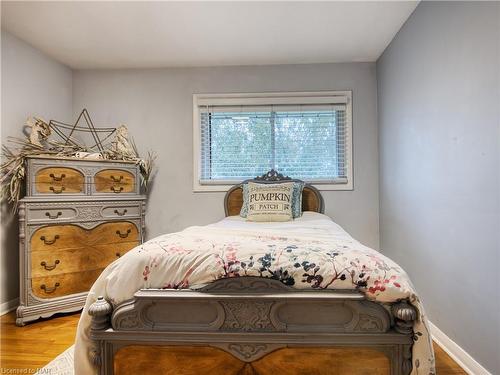 1729 Third St Louth Street, St. Catharines, ON - Indoor Photo Showing Bedroom