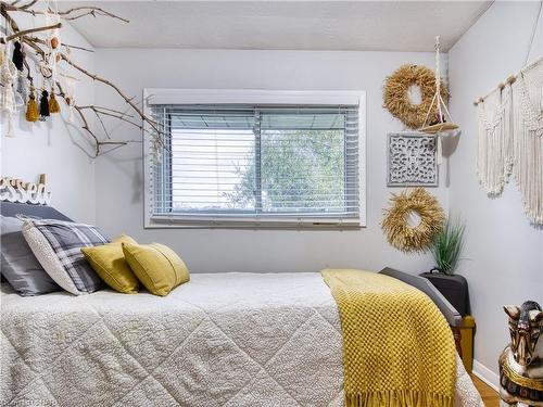 1729 Third St Louth Street, St. Catharines, ON - Indoor Photo Showing Bedroom