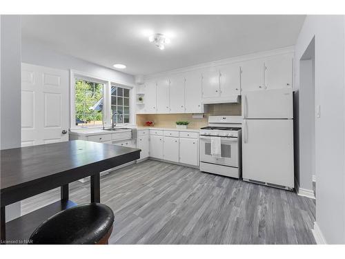 7 East Hampton Road, St. Catharines, ON - Indoor Photo Showing Kitchen