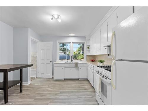 7 East Hampton Road, St. Catharines, ON - Indoor Photo Showing Kitchen