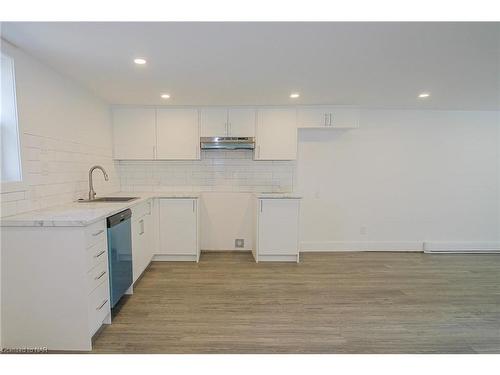 3-185 Welland Street, Port Colborne, ON - Indoor Photo Showing Kitchen