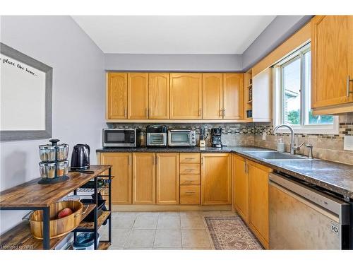 5938 Crimson Drive, Niagara Falls, ON - Indoor Photo Showing Kitchen With Double Sink