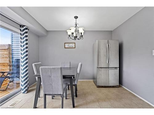 5938 Crimson Drive, Niagara Falls, ON - Indoor Photo Showing Dining Room