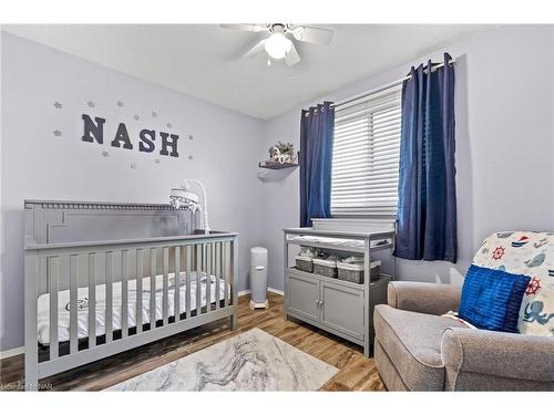 5938 Crimson Drive, Niagara Falls, ON - Indoor Photo Showing Bedroom