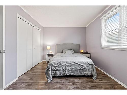 5938 Crimson Drive, Niagara Falls, ON - Indoor Photo Showing Bedroom