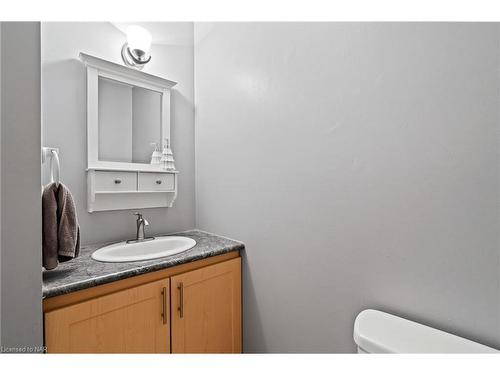 5938 Crimson Drive, Niagara Falls, ON - Indoor Photo Showing Bathroom