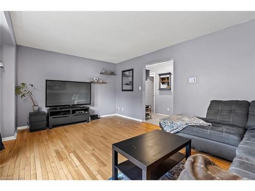 5938 Crimson Drive, Niagara Falls, ON - Indoor Photo Showing Living Room