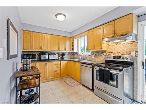 5938 Crimson Drive, Niagara Falls, ON - Indoor Photo Showing Kitchen