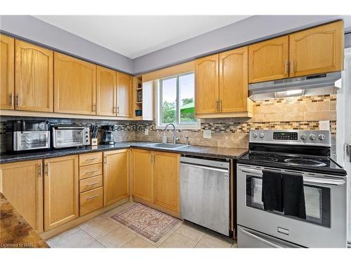 5938 Crimson Drive, Niagara Falls, ON - Indoor Photo Showing Kitchen