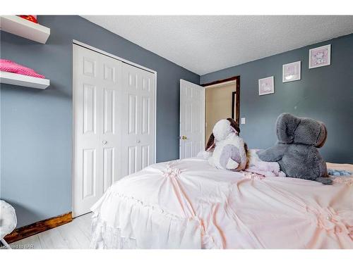 91 Leaside Drive, Welland, ON - Indoor Photo Showing Bedroom