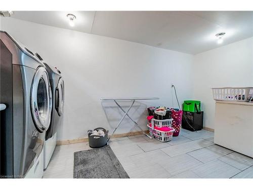 91 Leaside Drive, Welland, ON - Indoor Photo Showing Laundry Room