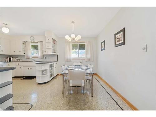 7151 Dorchester Road, Niagara Falls, ON - Indoor Photo Showing Kitchen