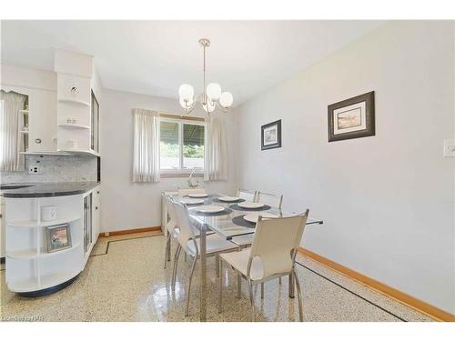 7151 Dorchester Road, Niagara Falls, ON - Indoor Photo Showing Dining Room