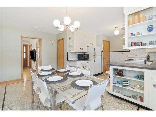 7151 Dorchester Road, Niagara Falls, ON - Indoor Photo Showing Dining Room