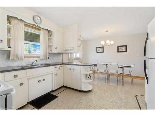 7151 Dorchester Road, Niagara Falls, ON - Indoor Photo Showing Kitchen With Double Sink