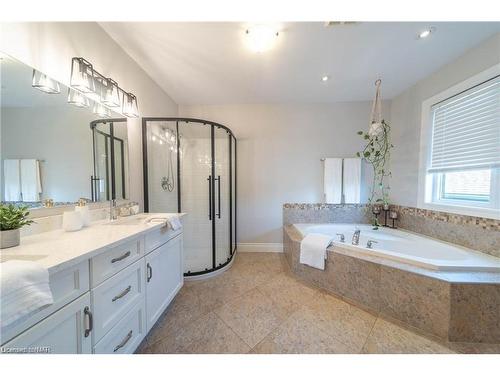 8871 Mcgarry Drive, Niagara Falls, ON - Indoor Photo Showing Bathroom