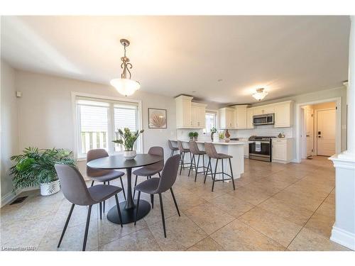 8871 Mcgarry Drive, Niagara Falls, ON - Indoor Photo Showing Dining Room