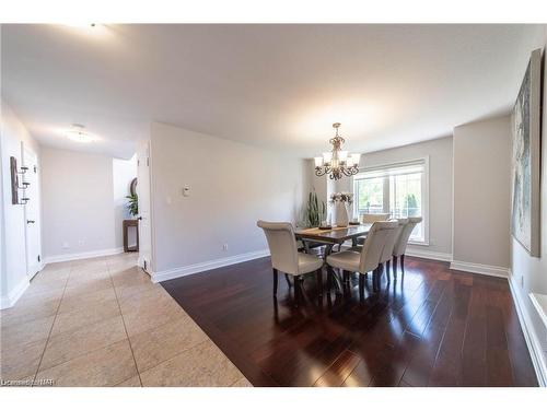 8871 Mcgarry Drive, Niagara Falls, ON - Indoor Photo Showing Dining Room