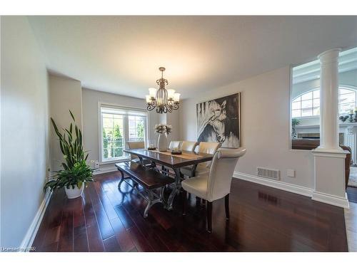 8871 Mcgarry Drive, Niagara Falls, ON - Indoor Photo Showing Dining Room