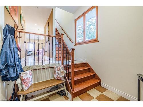 340 Oxford Avenue, Crystal Beach, ON - Indoor Photo Showing Other Room