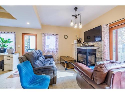 340 Oxford Avenue, Crystal Beach, ON - Indoor Photo Showing Living Room With Fireplace