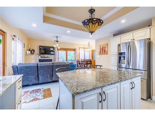 340 Oxford Avenue, Crystal Beach, ON - Indoor Photo Showing Kitchen With Upgraded Kitchen