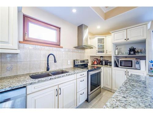 340 Oxford Avenue, Crystal Beach, ON - Indoor Photo Showing Kitchen With Double Sink With Upgraded Kitchen