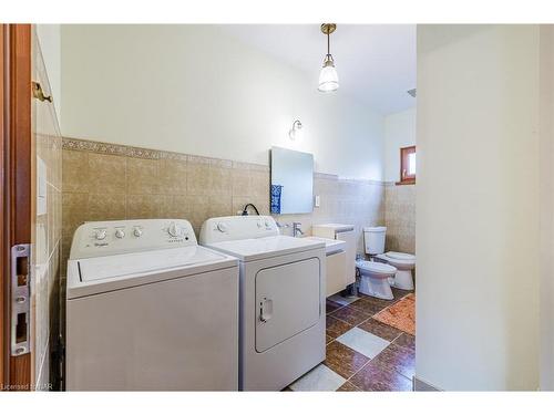 340 Oxford Avenue, Crystal Beach, ON - Indoor Photo Showing Laundry Room