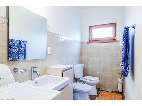 340 Oxford Avenue, Crystal Beach, ON - Indoor Photo Showing Bathroom